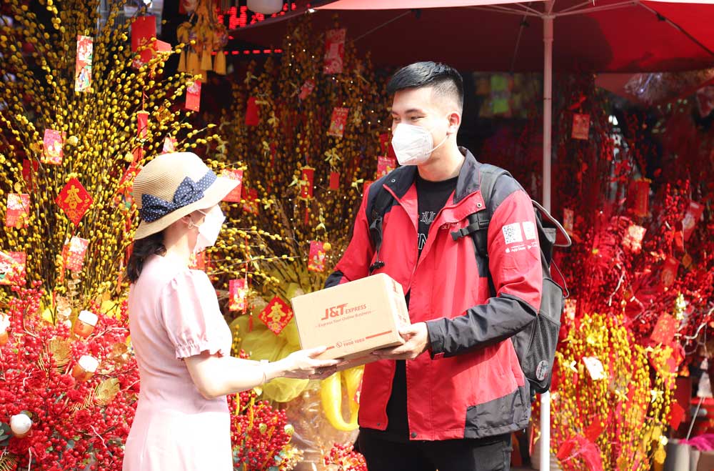 J&T Express tất bật chuẩn bị cho mùa mua sắm Tết - Ảnh 1.