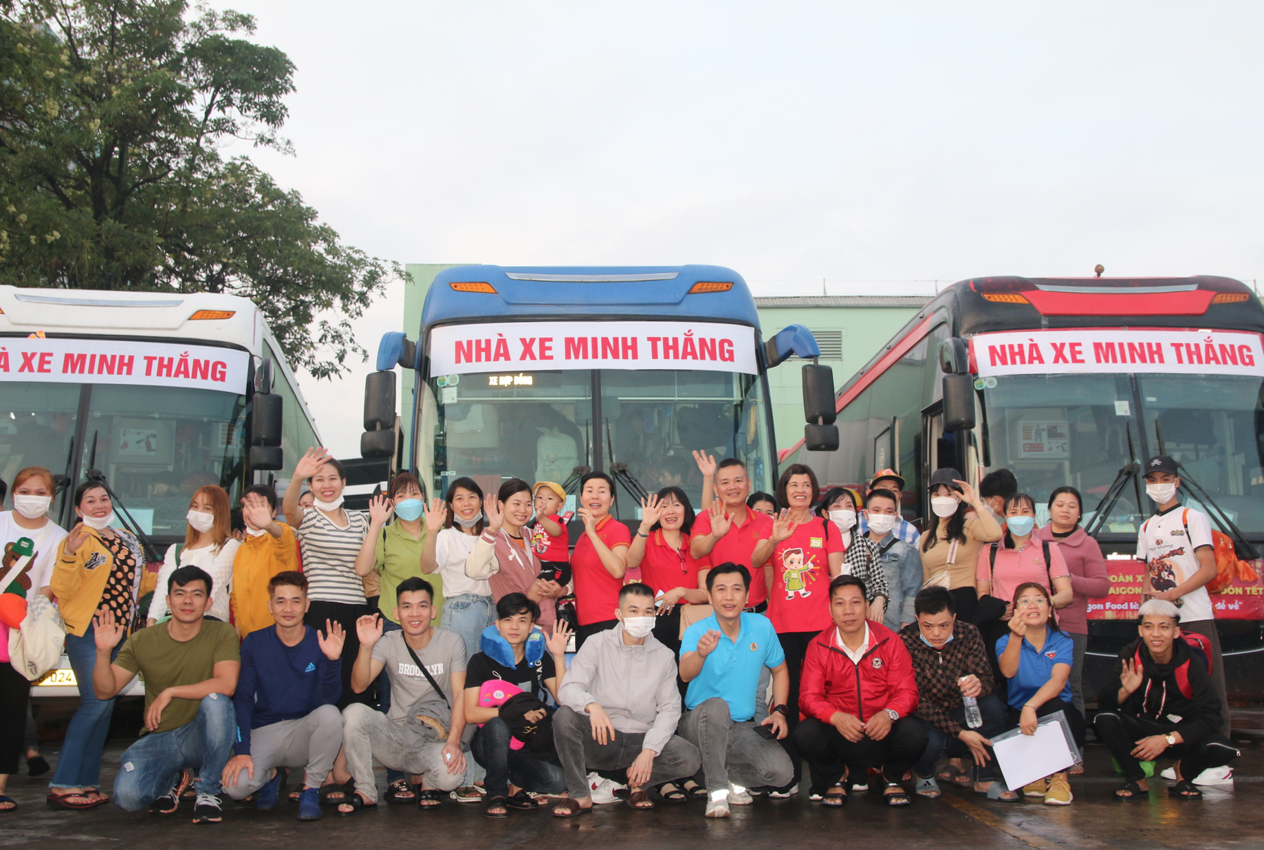 Môt doanh nghiệp chi hơn 1 tỉ đồng đưa công nhân về quê đón Tết - Ảnh 1.