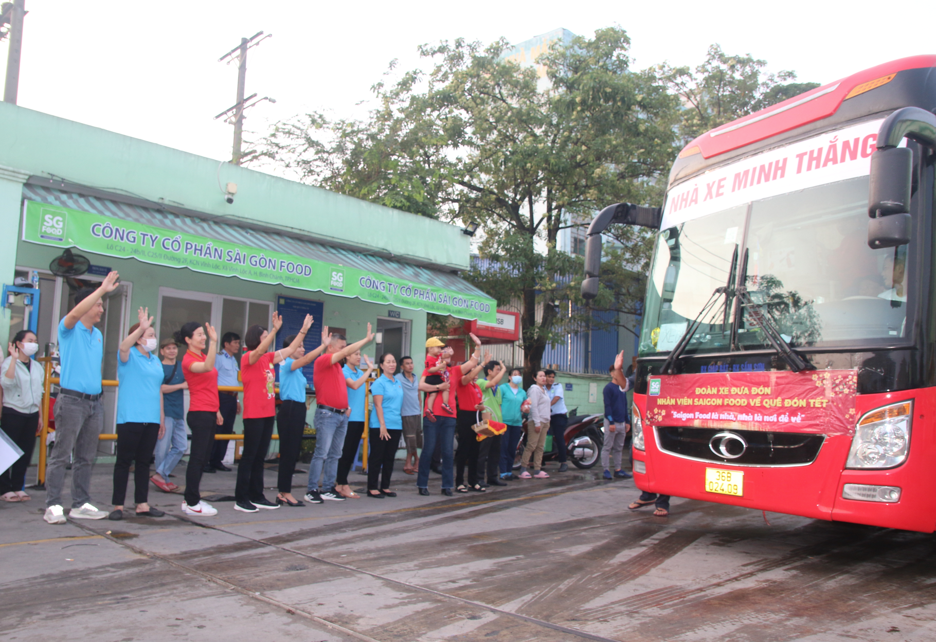 Môt doanh nghiệp chi hơn 1 tỉ đồng đưa công nhân về quê đón Tết - Ảnh 5.