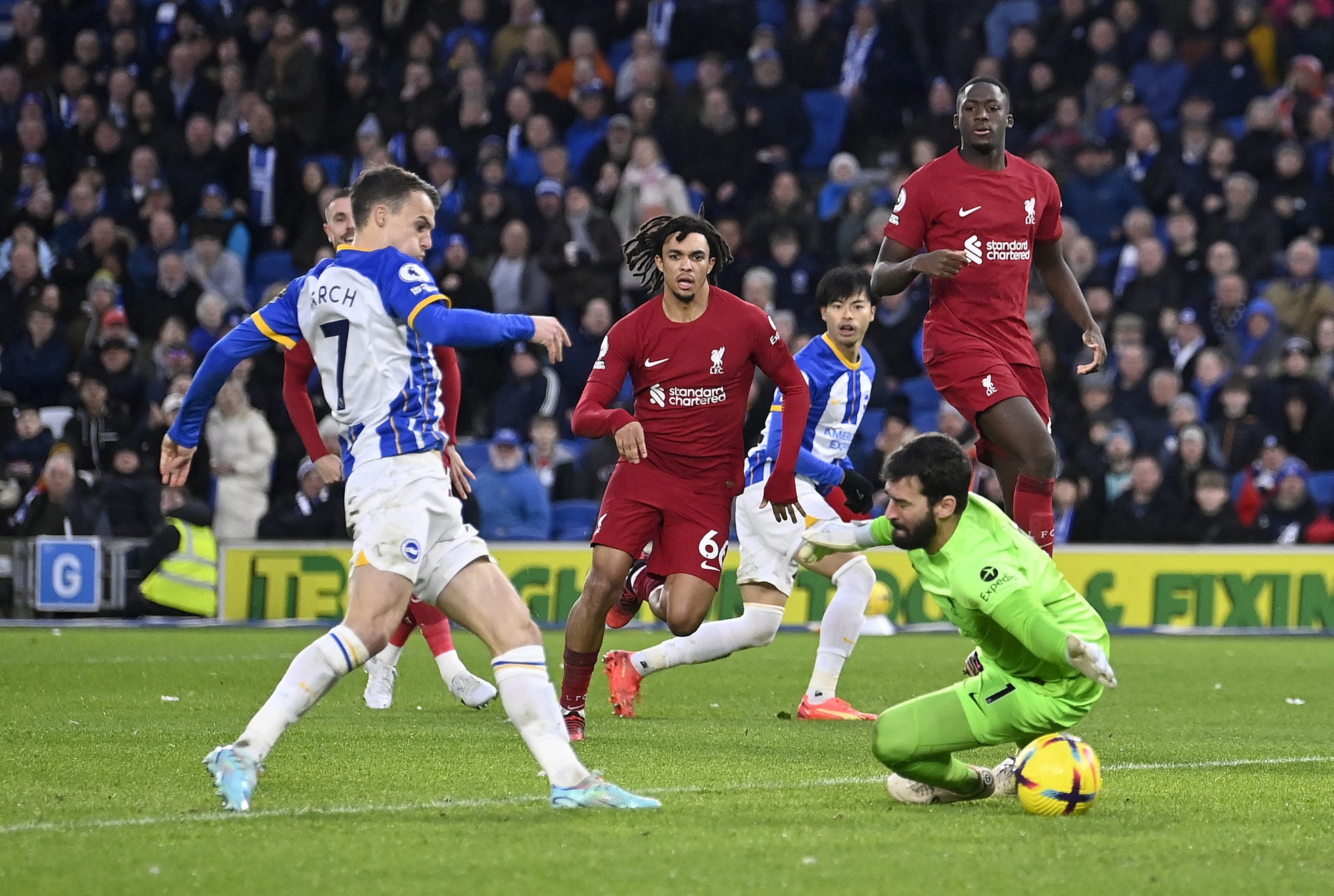 Thua đậm Brighton 0-3, Liverpool trượt dài giải Ngoại hạng Anh