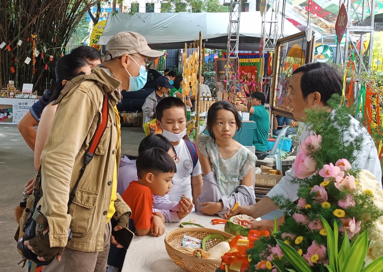 Có một “chợ Tết” kiểu mới ở trung tâm TP HCM