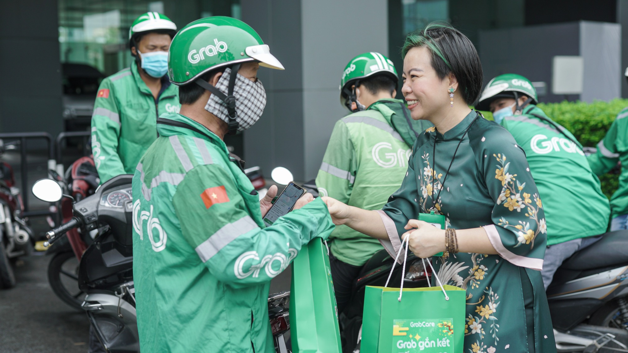 Grab lì xì đối tác tài xế nhân dịp Tết Quý Mão 2023
