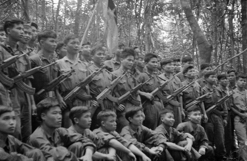 Đánh địch, mong sớm kết thúc chiến tranh