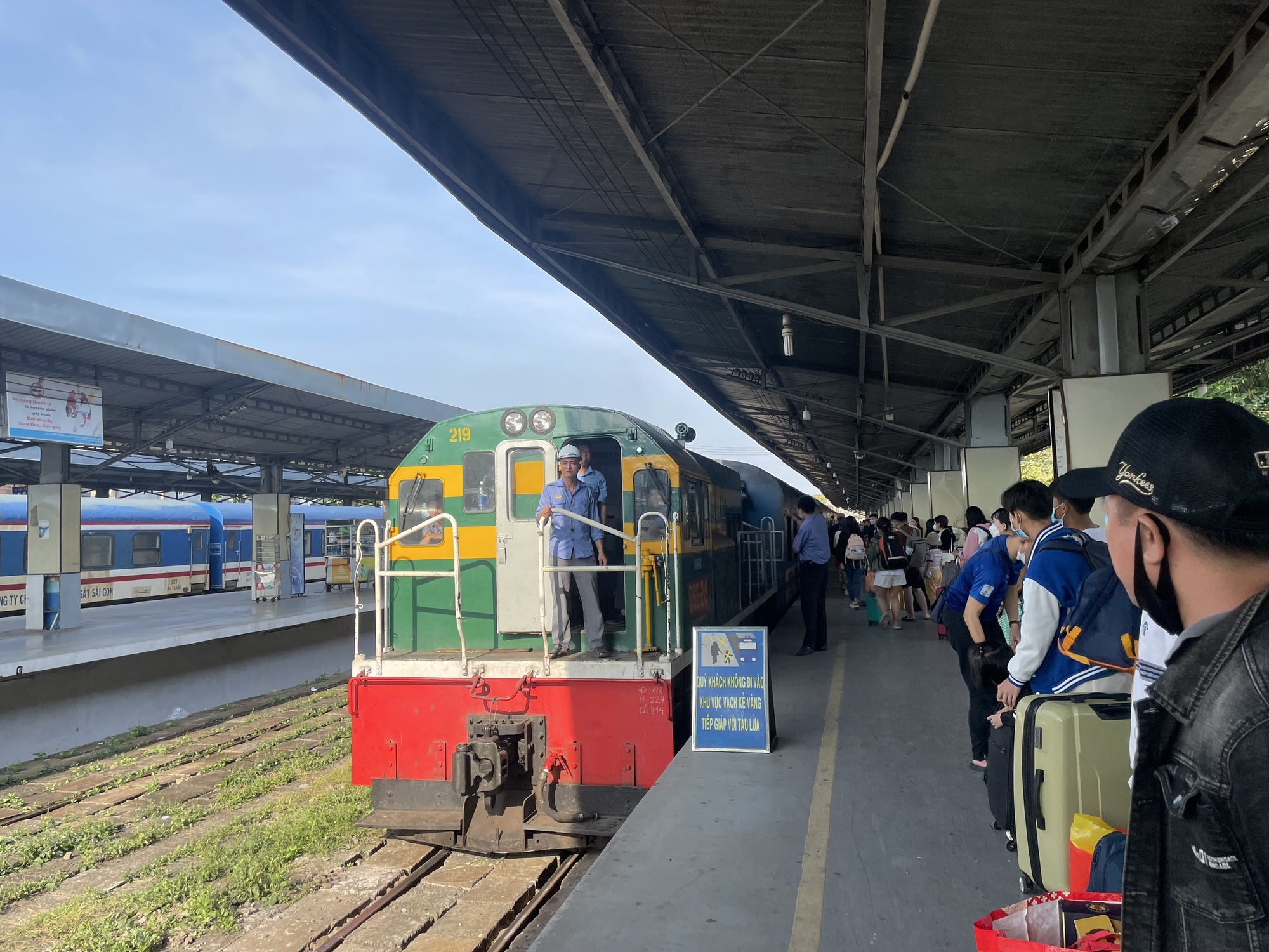 Hình ảnh ga Sài Gòn từ sáng đến trưa 15-1