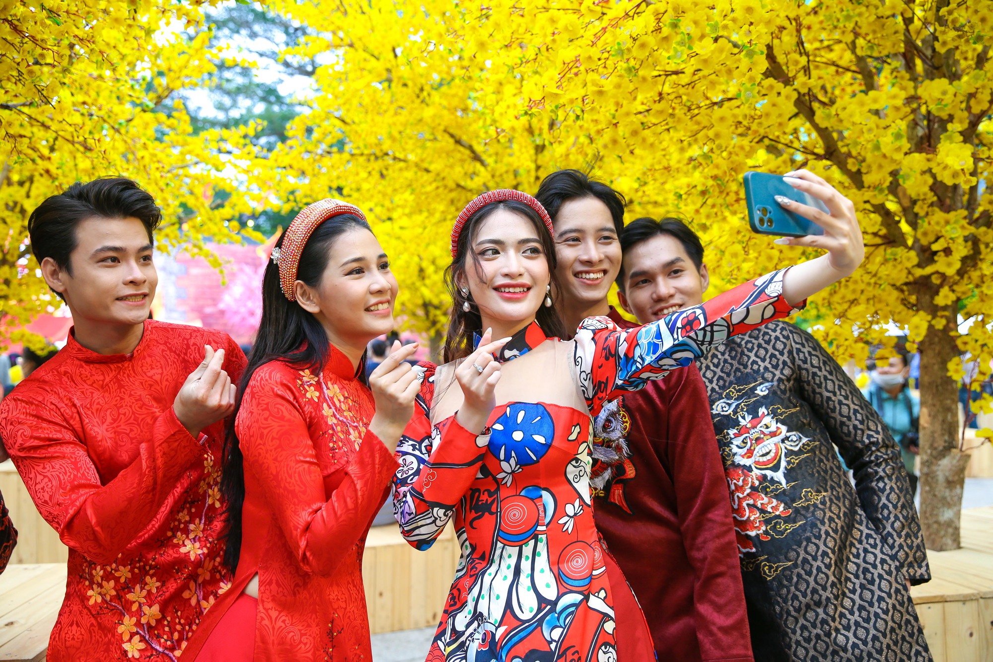 Ngắm TP HCM rộn ràng những ngày giáp Tết
