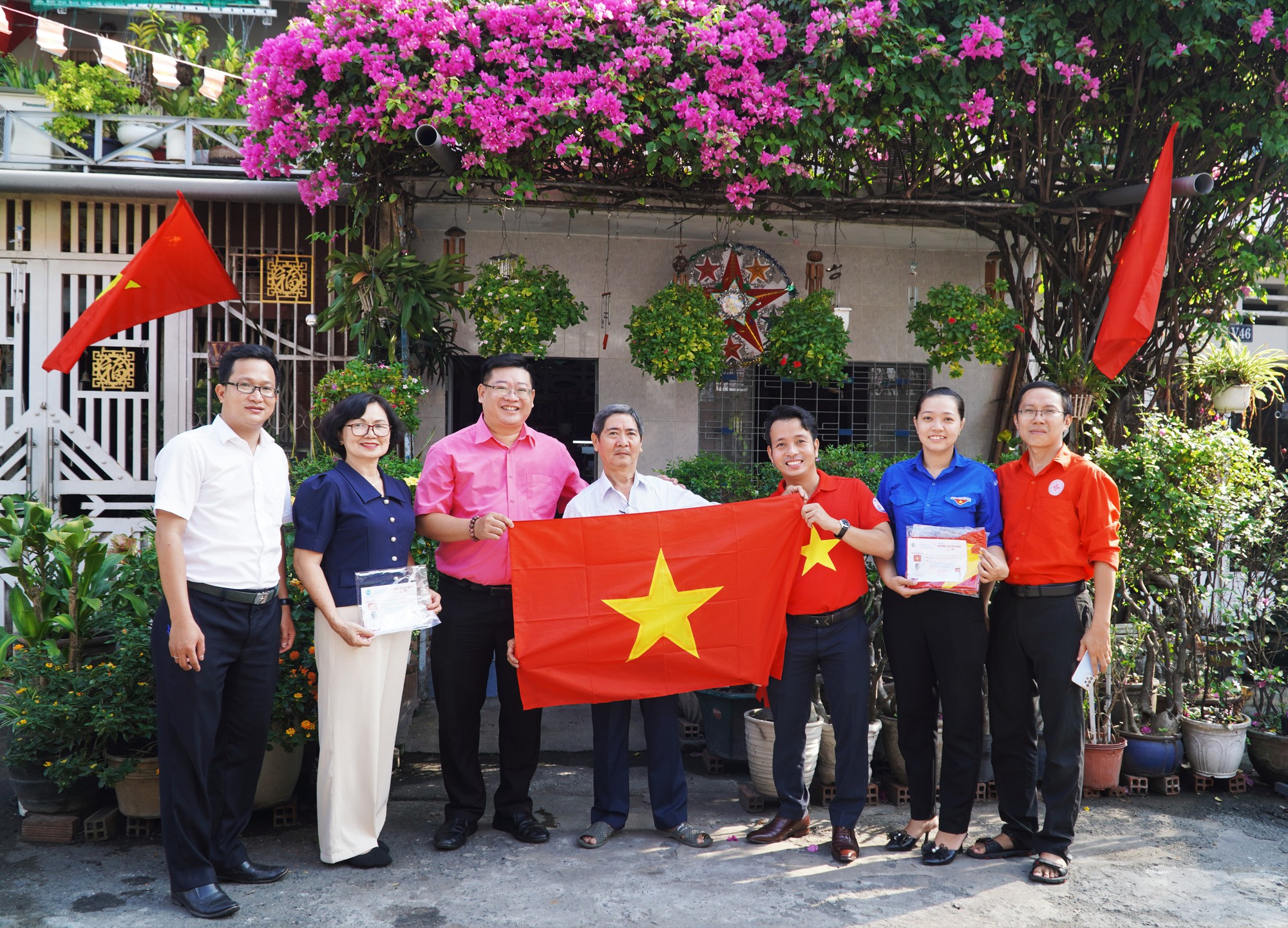 Ch&ugrave;m ảnh: Ng&agrave;y cuối tuần đặc biệt ở quận 4 - Ảnh 6.