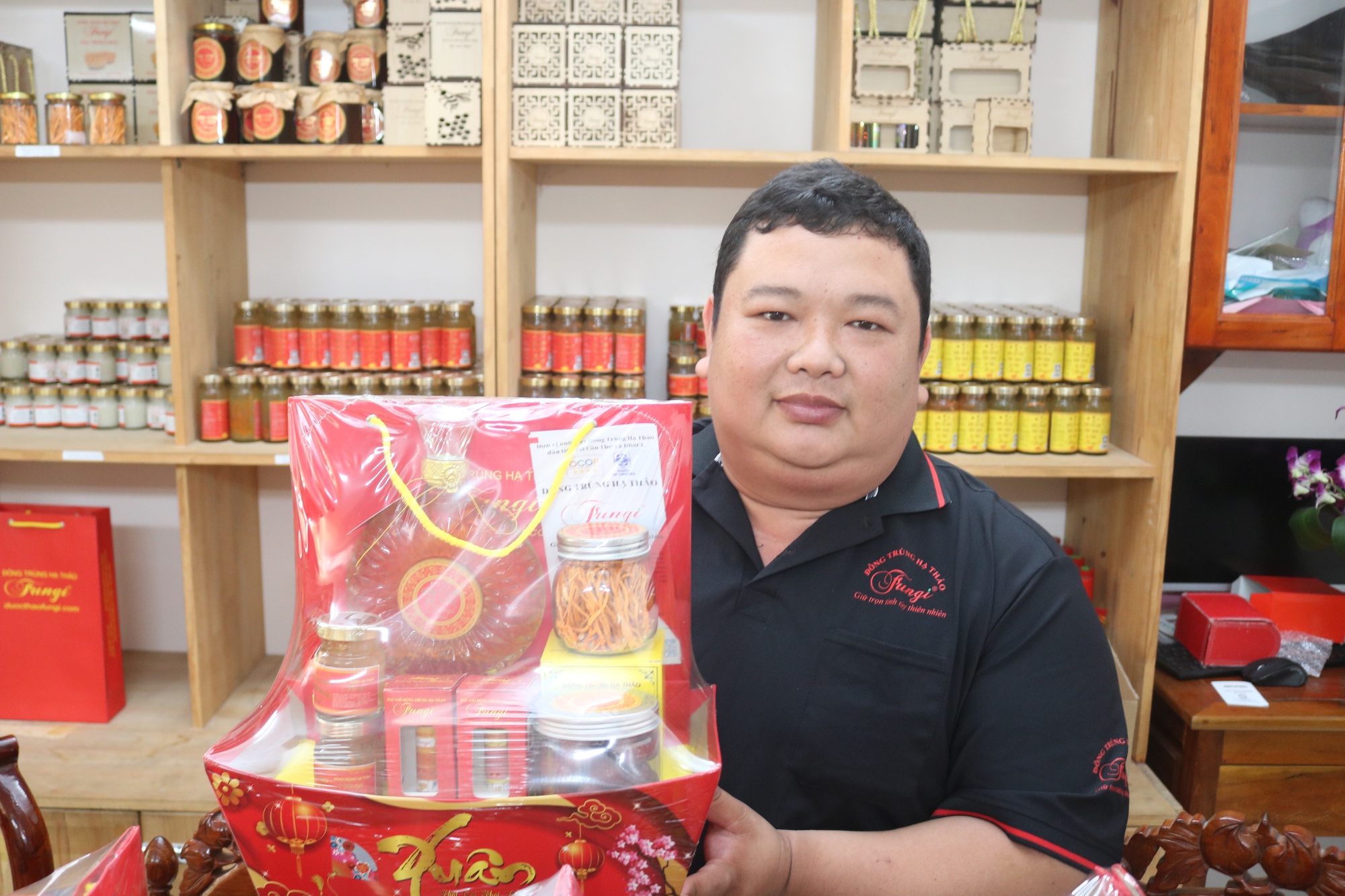 CLIP: Kỹ sư điện tử khởi nghiệp th&agrave;nh c&ocirc;ng với đ&ocirc;ng tr&ugrave;ng hạ thảo - Ảnh 12.