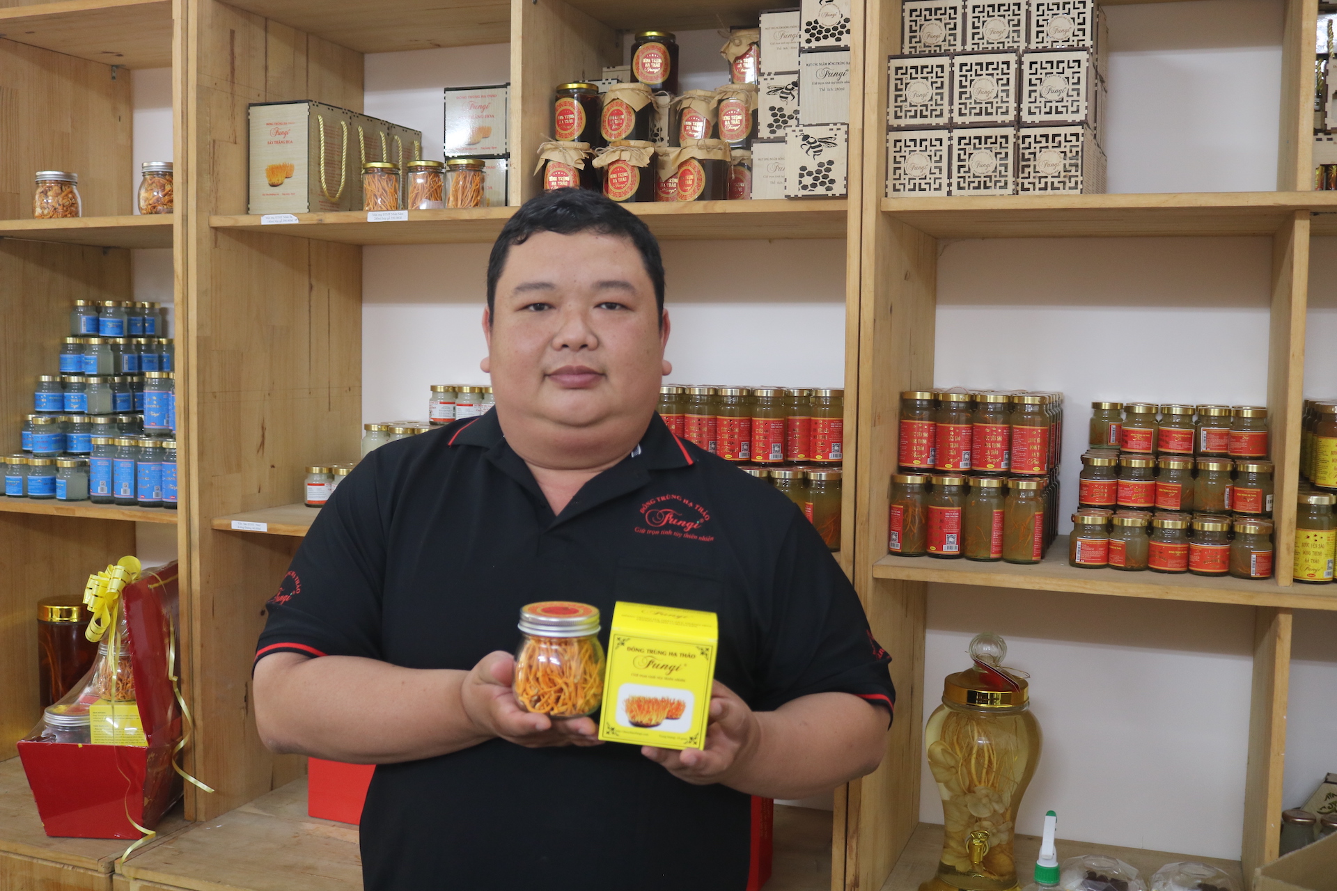CLIP: Kỹ sư điện tử khởi nghiệp th&agrave;nh c&ocirc;ng với đ&ocirc;ng tr&ugrave;ng hạ thảo - Ảnh 10.