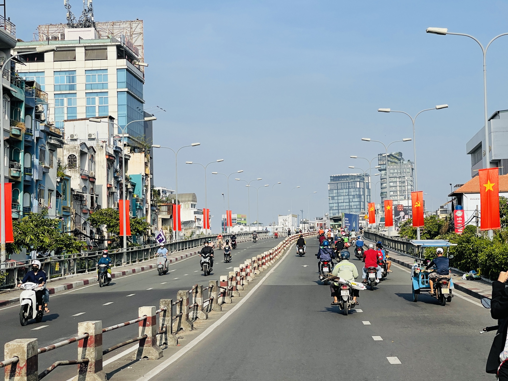 Bất ngờ với đường s&aacute; TP HCM ng&agrave;y cận Tết - Ảnh 9.