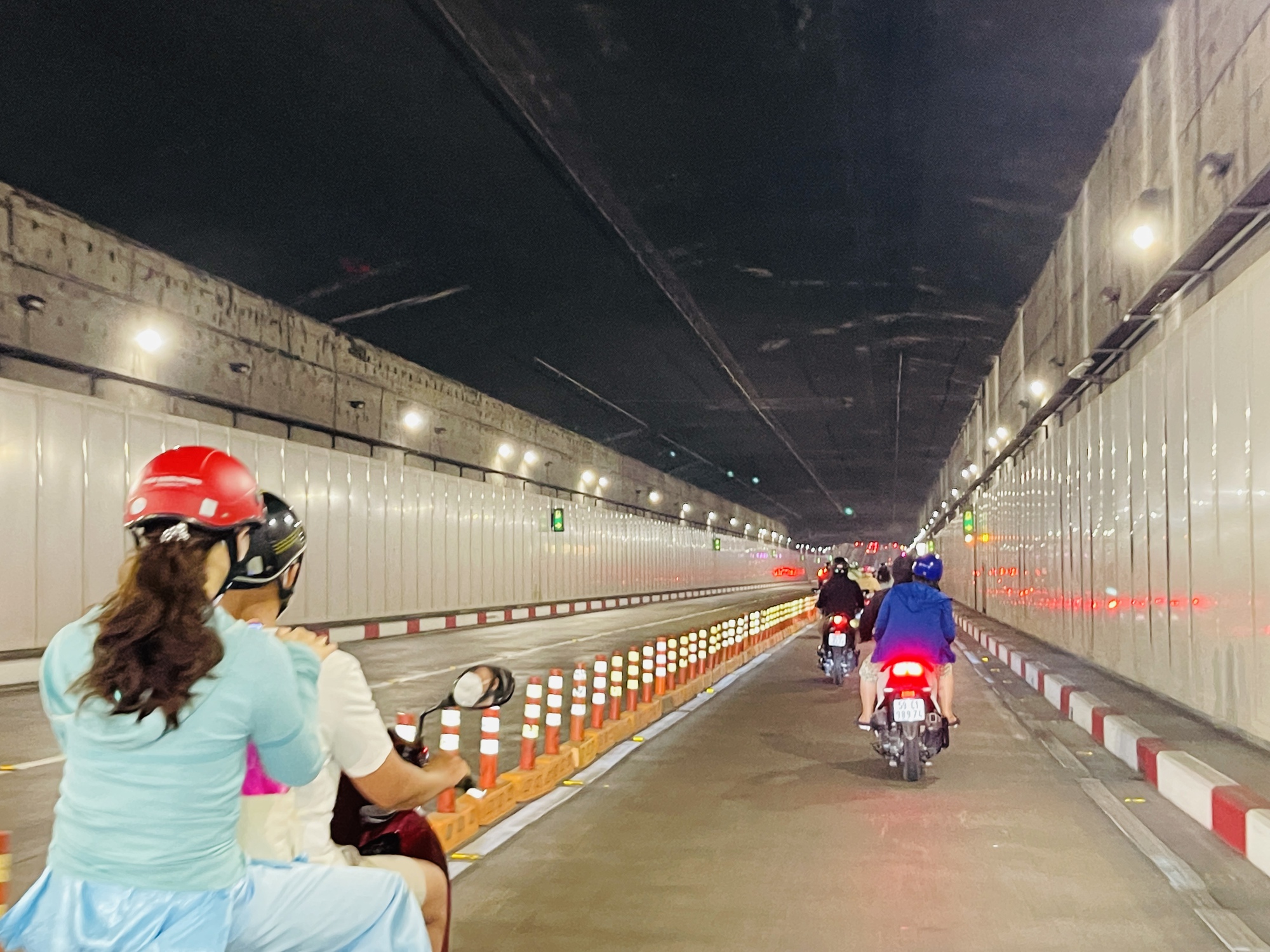 Bất ngờ với đường s&aacute; TP HCM ng&agrave;y cận Tết - Ảnh 2.
