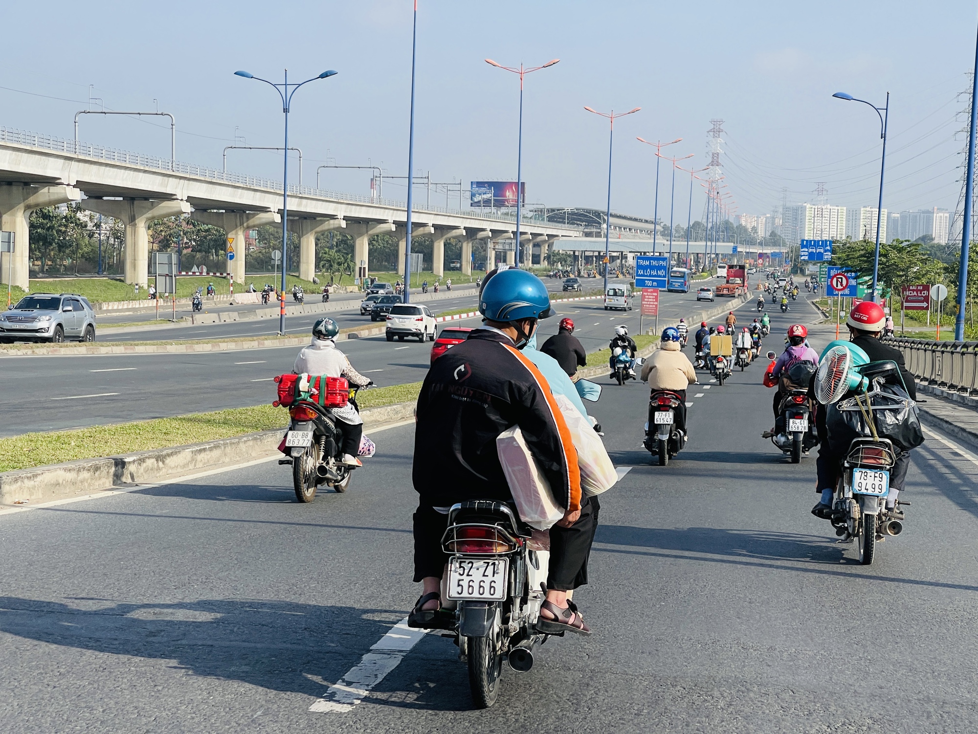 Bất ngờ với đường s&aacute; TP HCM ng&agrave;y cận Tết - Ảnh 6.