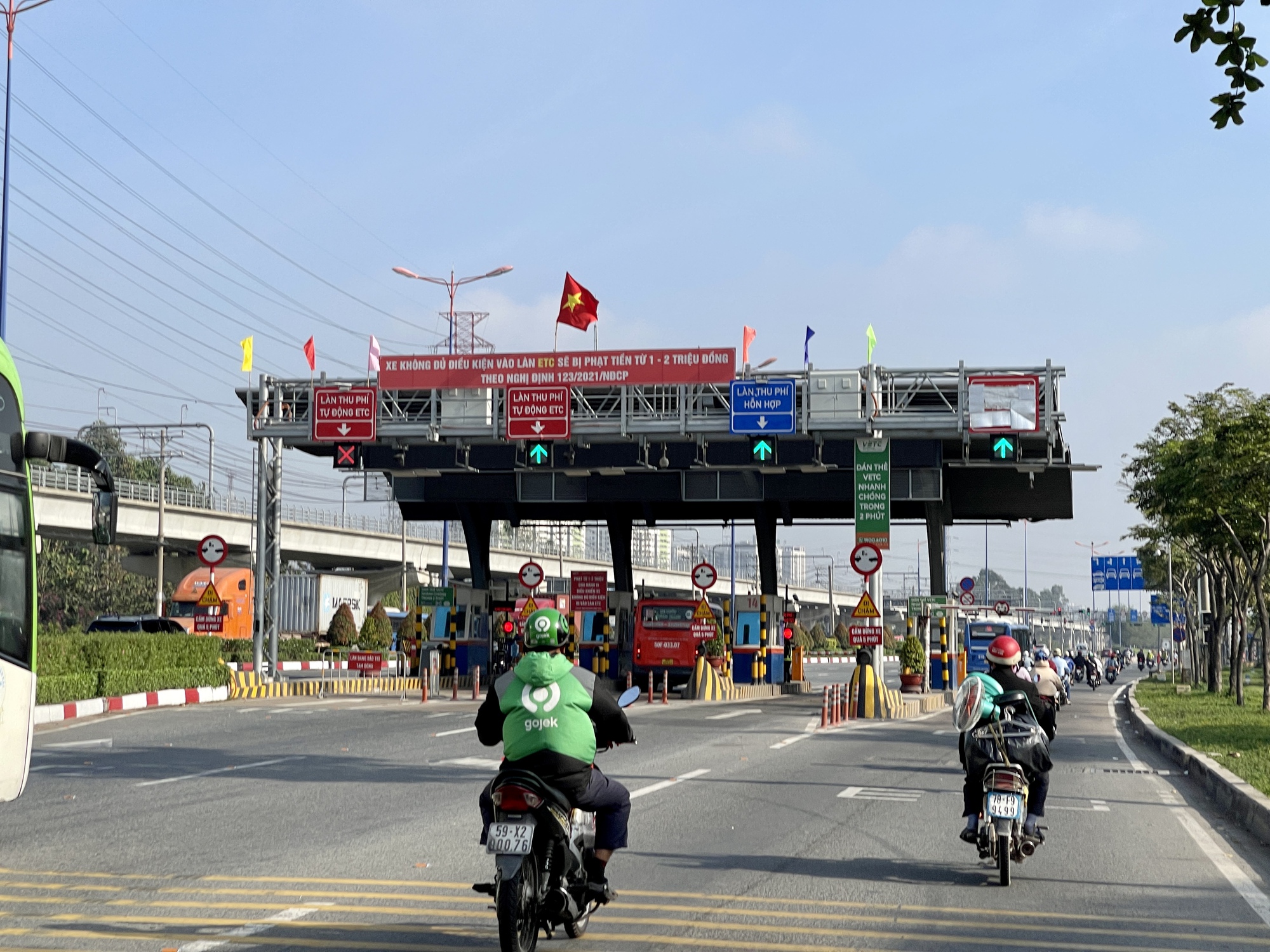 Bất ngờ với đường s&aacute; TP HCM ng&agrave;y cận Tết - Ảnh 7.