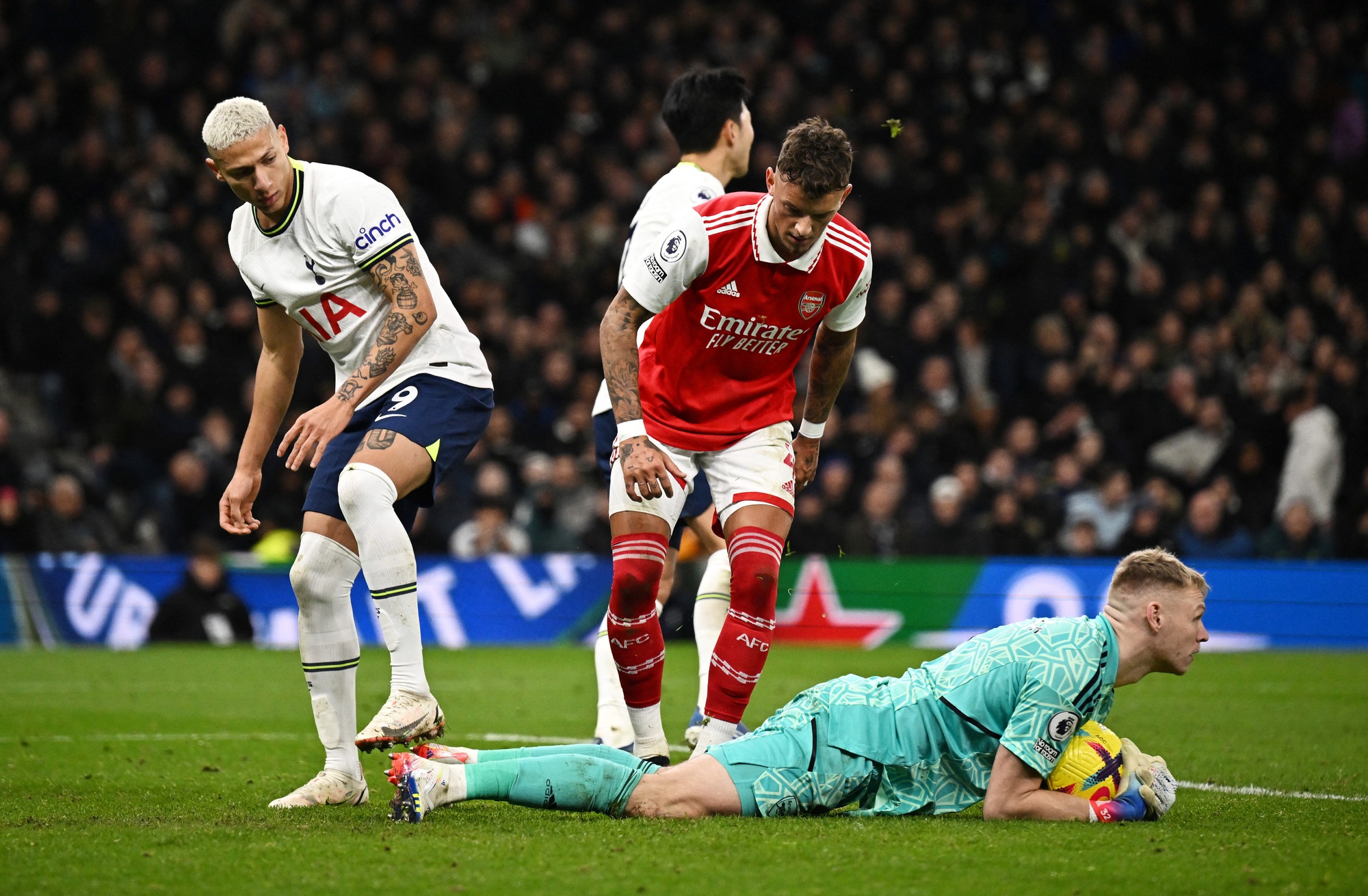 2 b&agrave;n định đoạt đại chiến, Arsenal bay cao tr&ecirc;n đỉnh Ngoại hạng Anh - Ảnh 8.