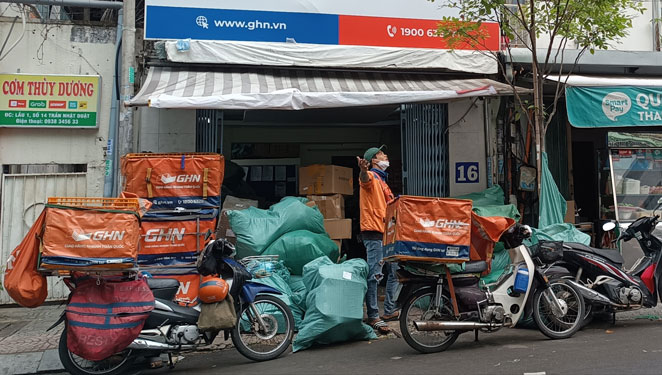 Quá tải giao hàng mùa Tết