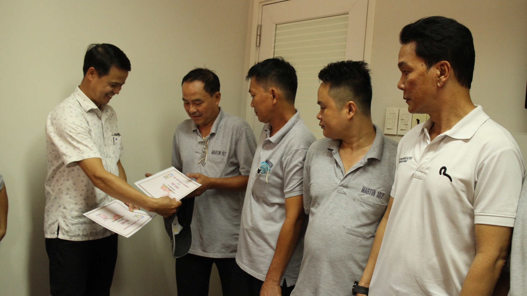 Thưởng v&agrave;ng cho người lao động  - Ảnh 3.
