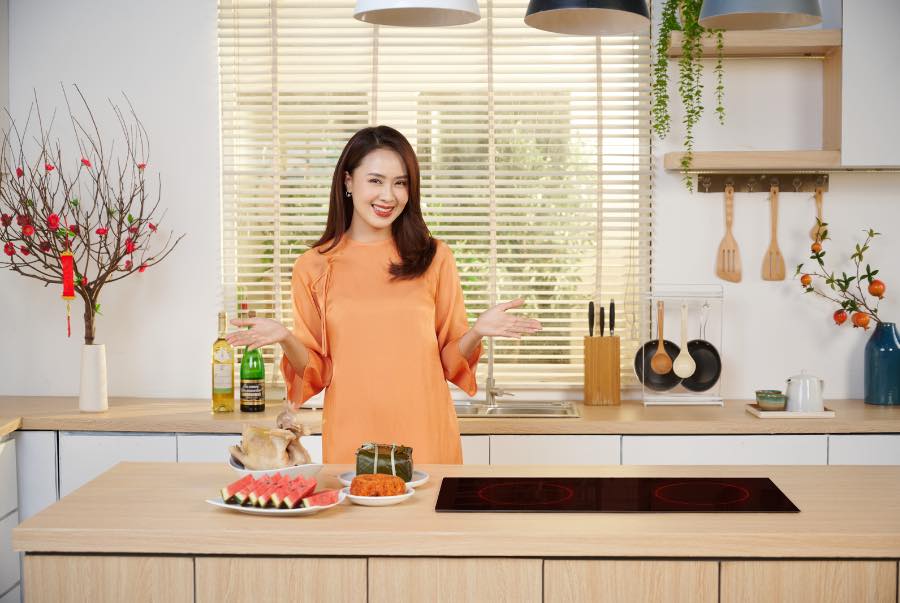 Dàn sao Việt rạng ngời với áo dài Tết - Ảnh 28.