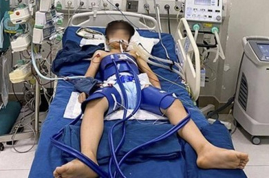Bị quả bóng đá trúng ngực, bé trai ngừng tuần hoàn gần 1 giờ