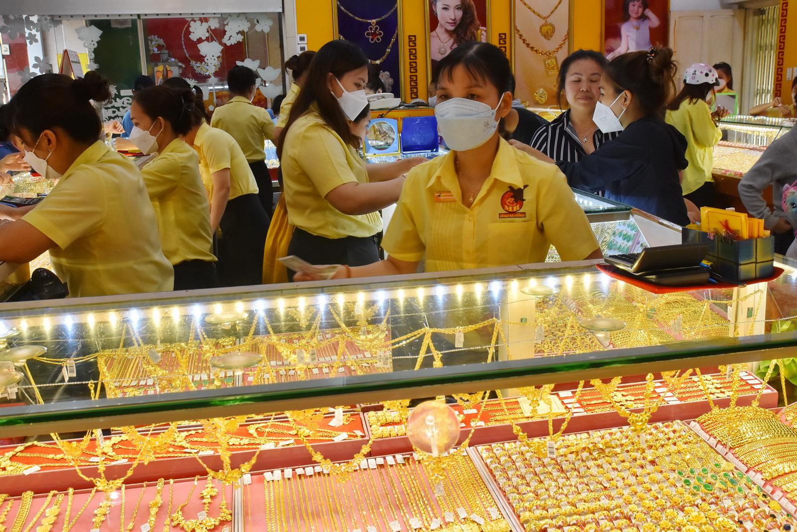 Giá vàng hôm nay 17-1: Vàng nhẫn, trang sức 24K tiếp tục tăng giá
