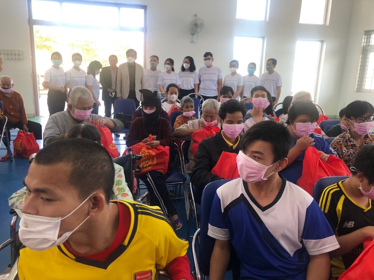 Quà Tết ấm lòng các hoàn cảnh khó khăn tại Quảng Nam - Ảnh 4.