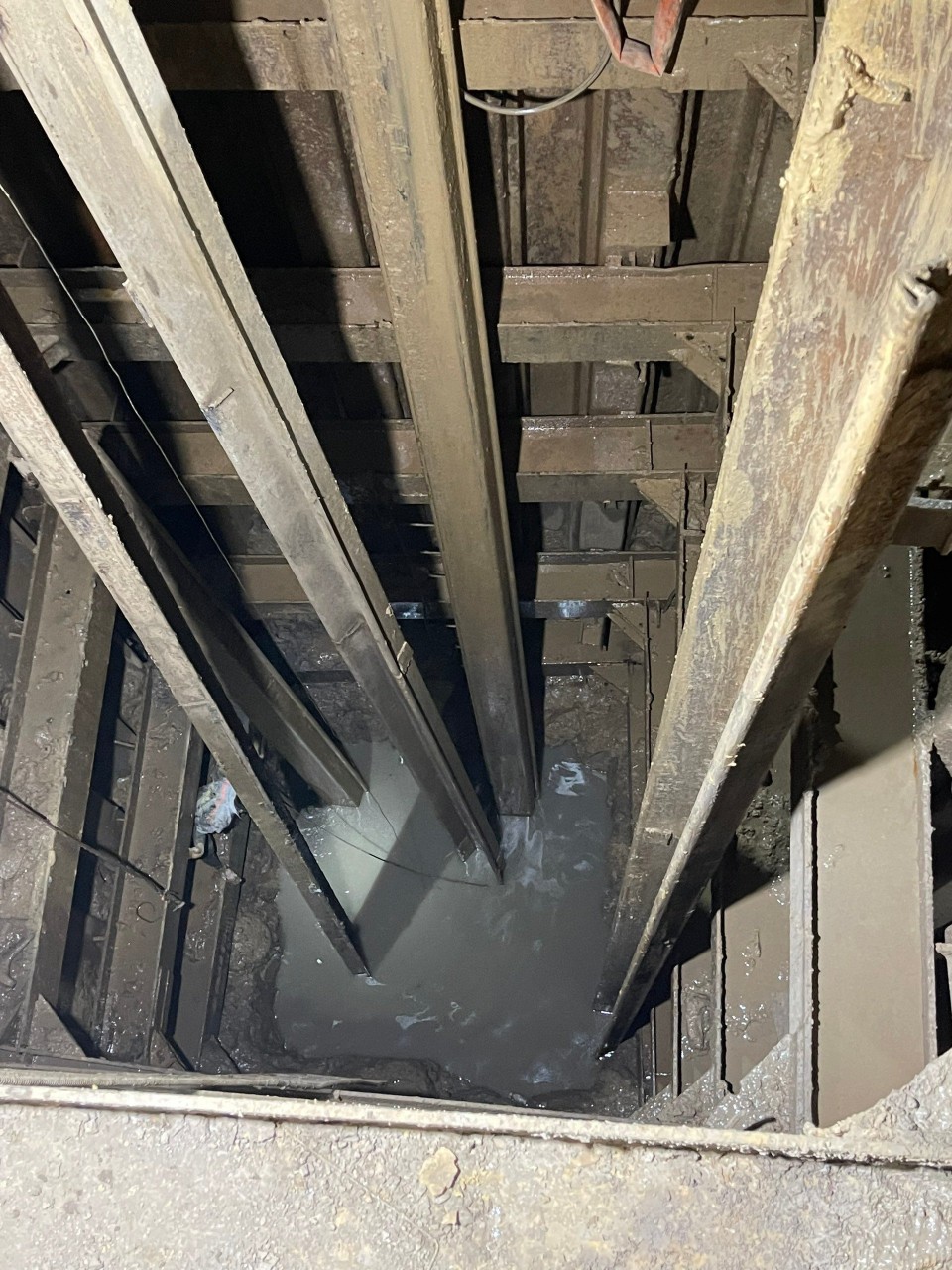Chủ tịch UBND tỉnh Đồng Th&aacute;p n&oacute;i về kh&oacute; khăn trong giải cứu b&eacute; trai lọt v&agrave;o trụ b&ecirc;-t&ocirc;ng - Ảnh 3.