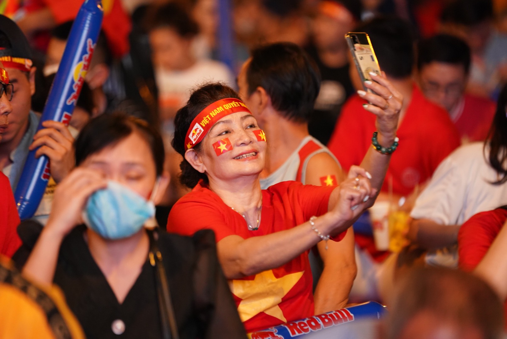 Cổ động viên tiếc nuối khi tuyển Việt Nam bỏ lỡ chức vô địch AFF Cup 2022 - Ảnh 12.