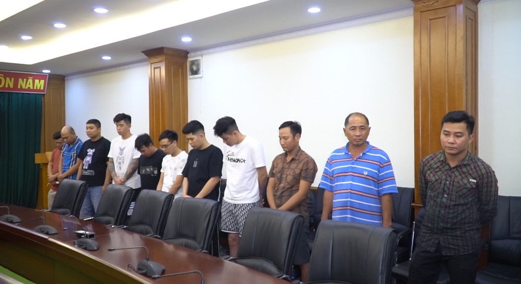 Những &ocirc;ng tr&ugrave;m đường d&acirc;y c&aacute; độ b&oacute;ng đ&aacute; sa lưới ở TP HCM - Ảnh 4.