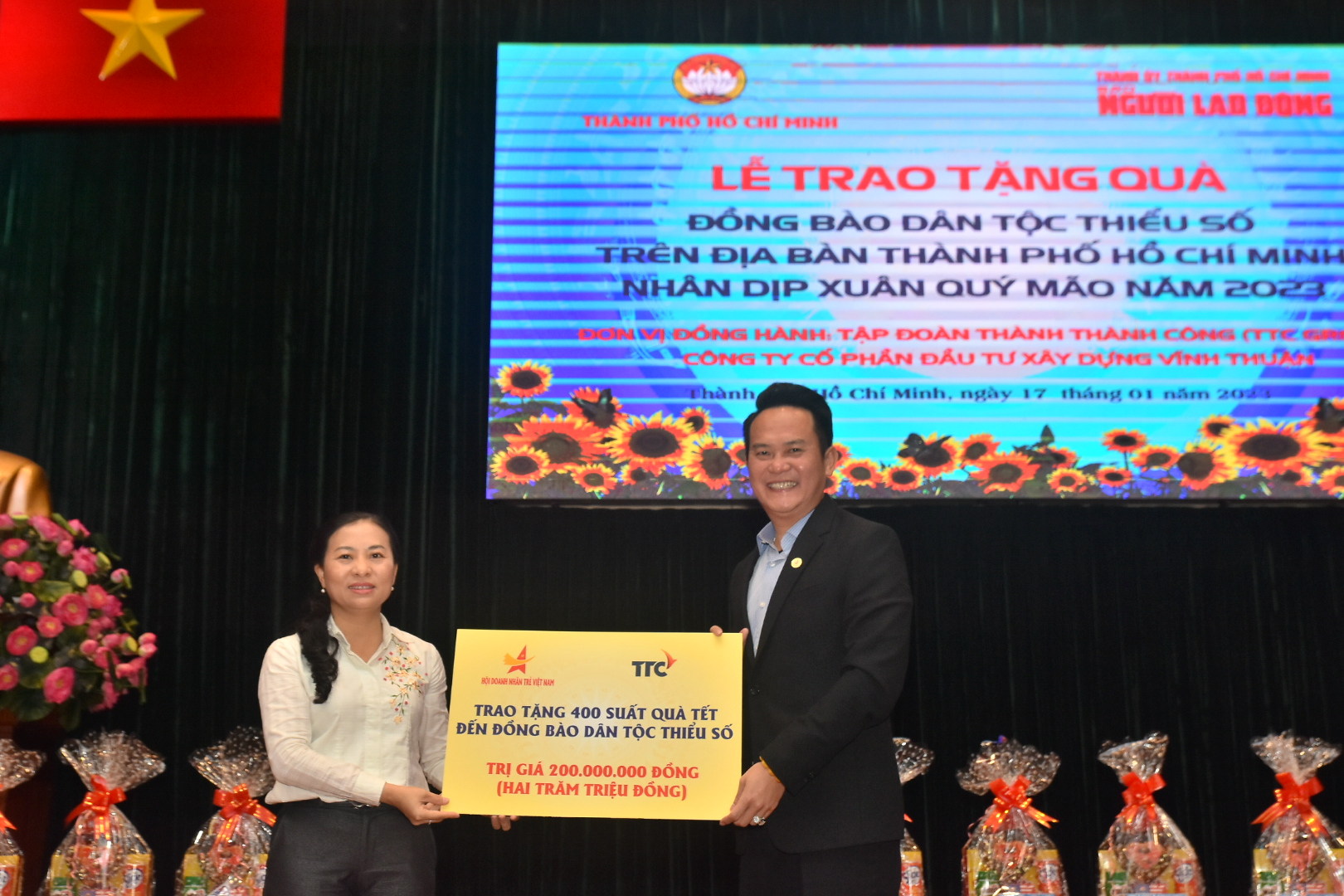 Trao 400 suất quà tết cho đồng bào dân tộc thiểu số của TP HCM - Ảnh 5.