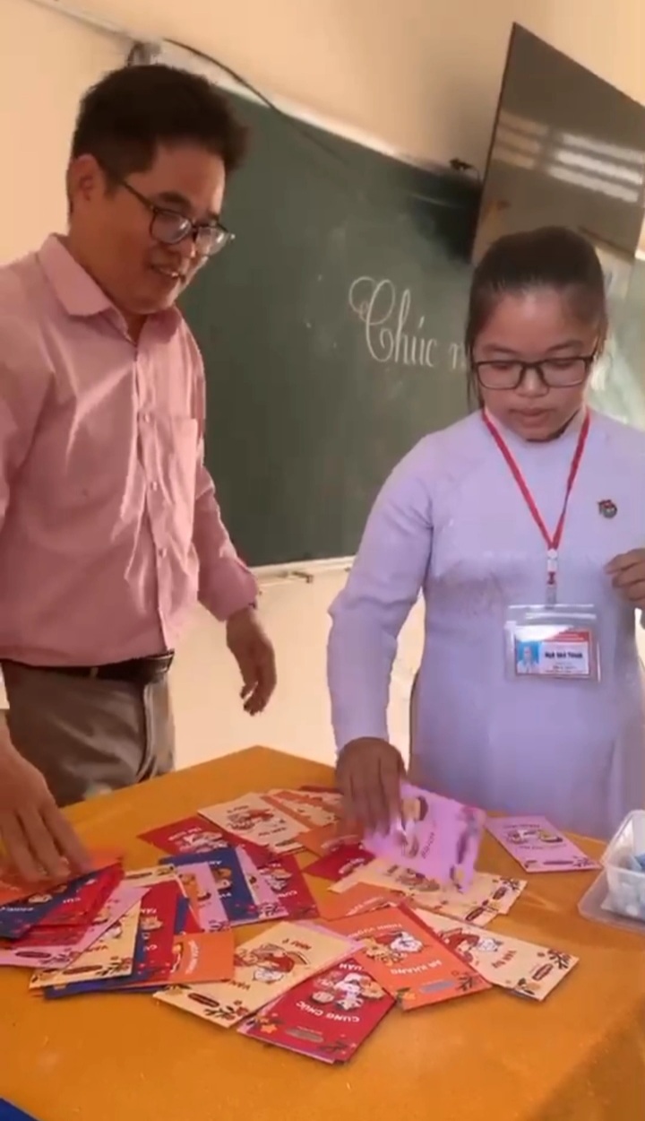 Nam gi&aacute;o vi&ecirc;n đang g&acirc;y b&atilde;o mạng l&agrave; ai? - Ảnh 2.