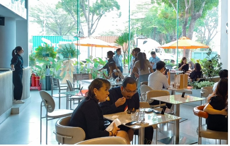 Điểm danh c&aacute;c chuỗi c&agrave; ph&ecirc;, qu&aacute;n ăn phục vụ xuy&ecirc;n Tết ở TP HCM - Ảnh 2.