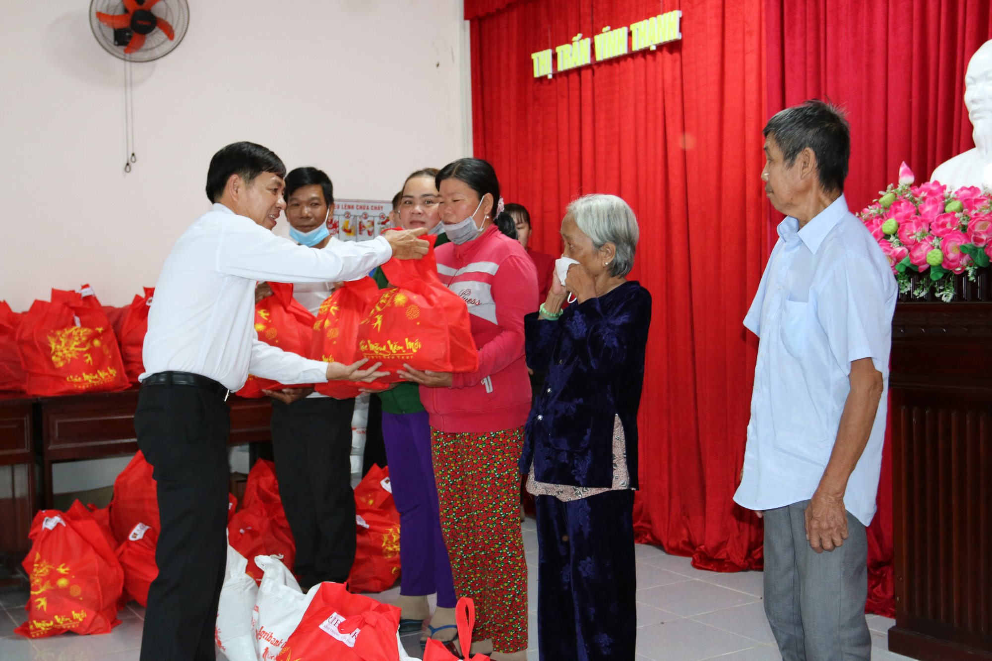 Agribank Chi nh&aacute;nh Cần Thơ II vui Tết c&ugrave;ng b&agrave; con ngh&egrave;o - Ảnh 3.