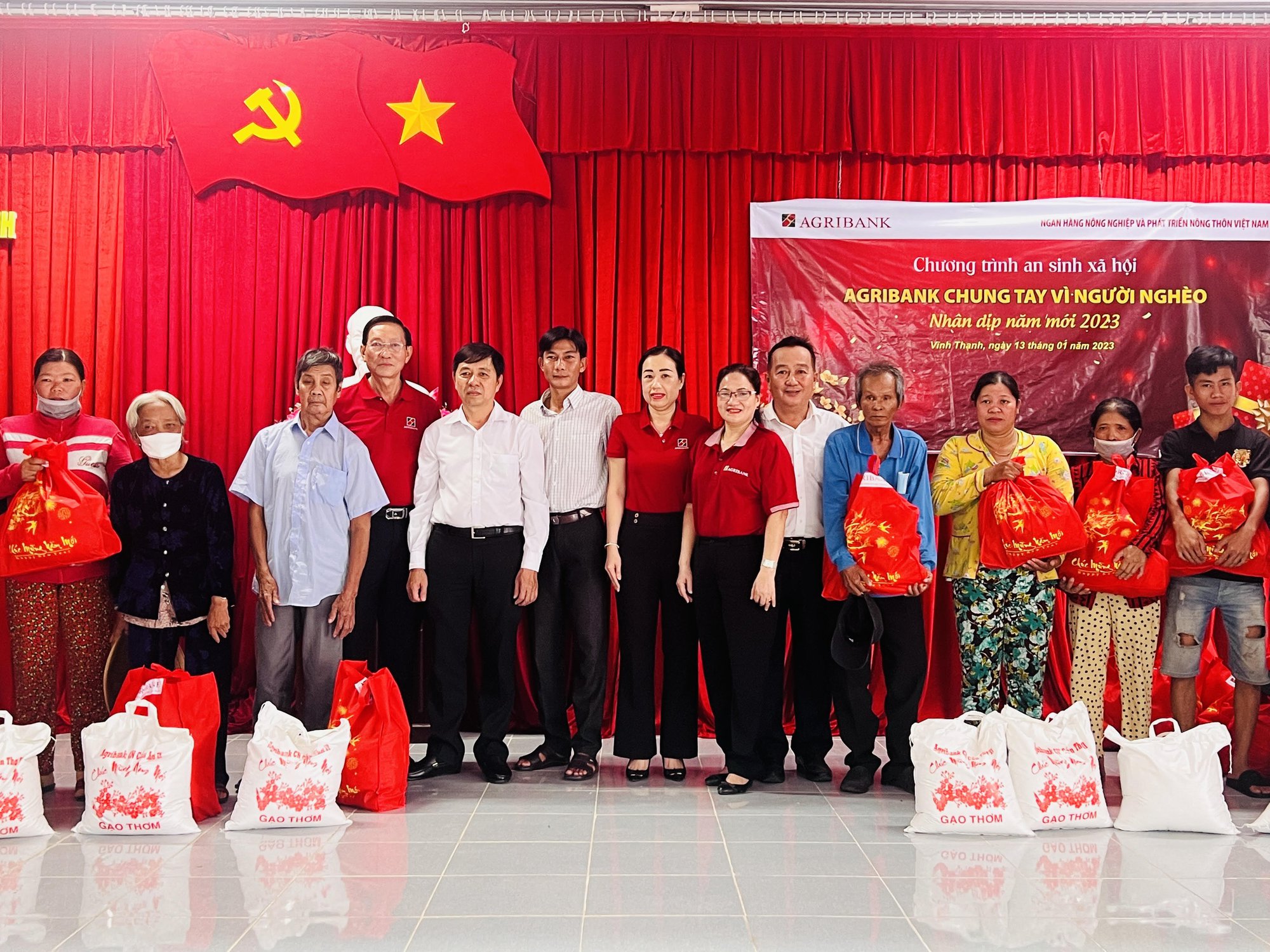 Agribank Chi nh&aacute;nh Cần Thơ II vui Tết c&ugrave;ng b&agrave; con ngh&egrave;o - Ảnh 6.