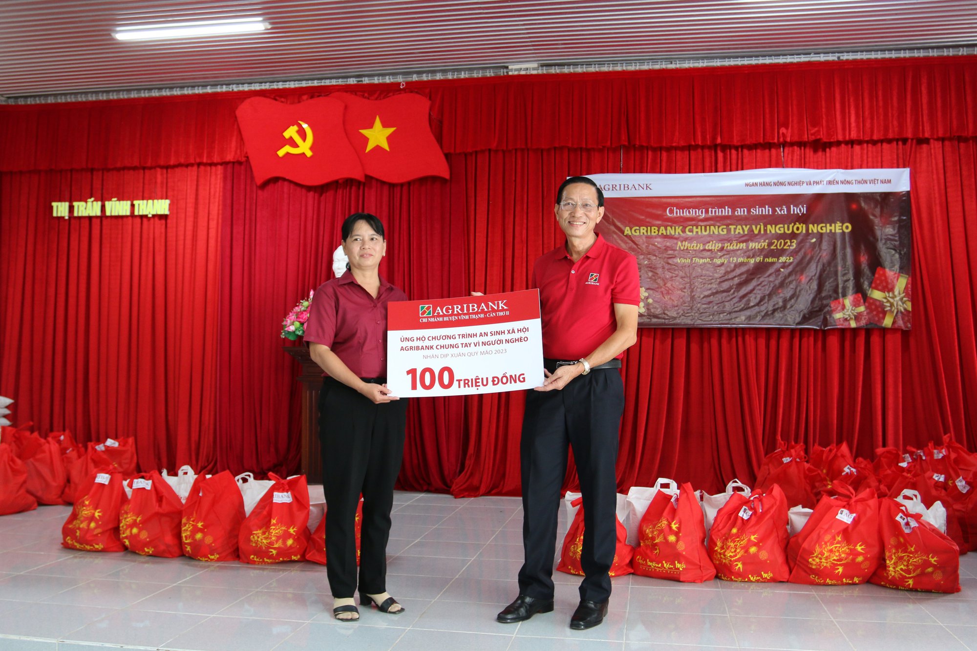 Agribank Chi nh&aacute;nh Cần Thơ II vui Tết c&ugrave;ng b&agrave; con ngh&egrave;o - Ảnh 7.