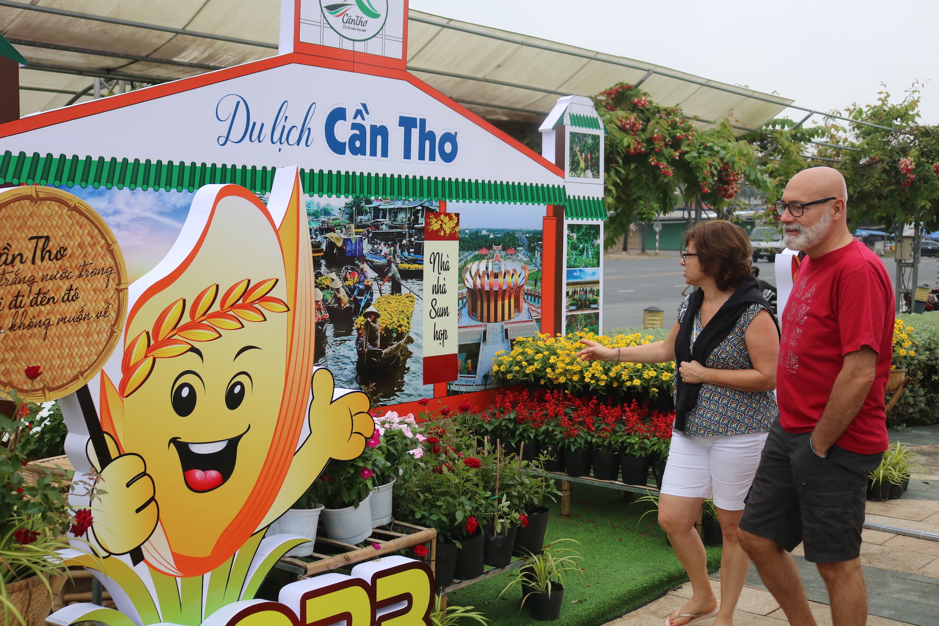 Muôn hoa Tết khoe sắc trên đất Tây Đô - Ảnh 3.