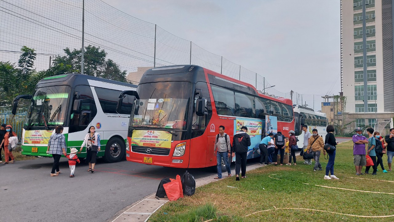 Tết sum vầy từ những chuyến xe nghĩa tình