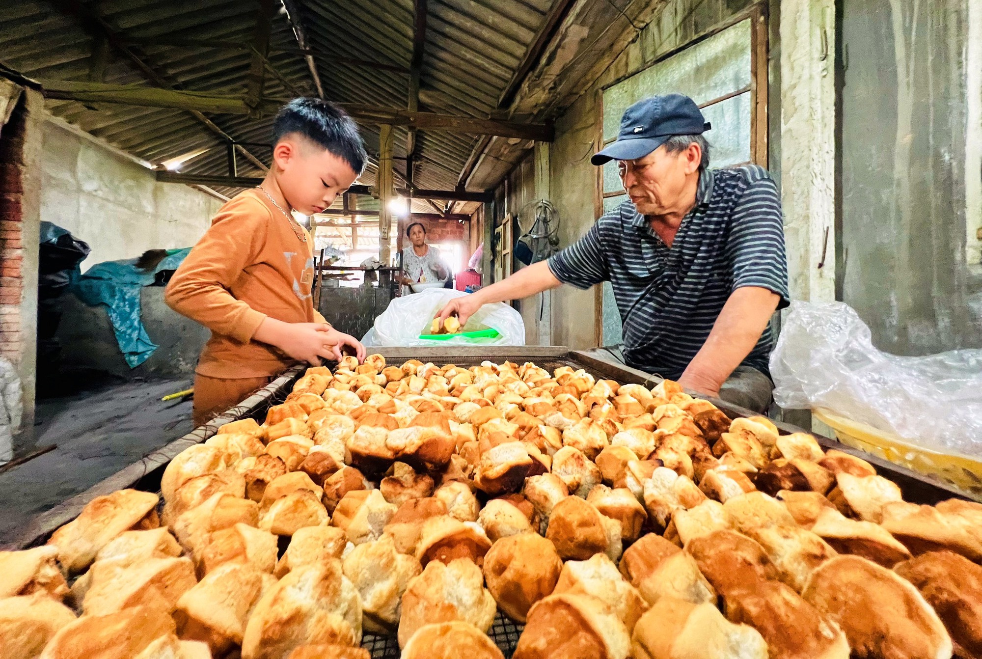 Làng bánh thuẩn đỏ lửa những ngày cận Tết - Ảnh 7.