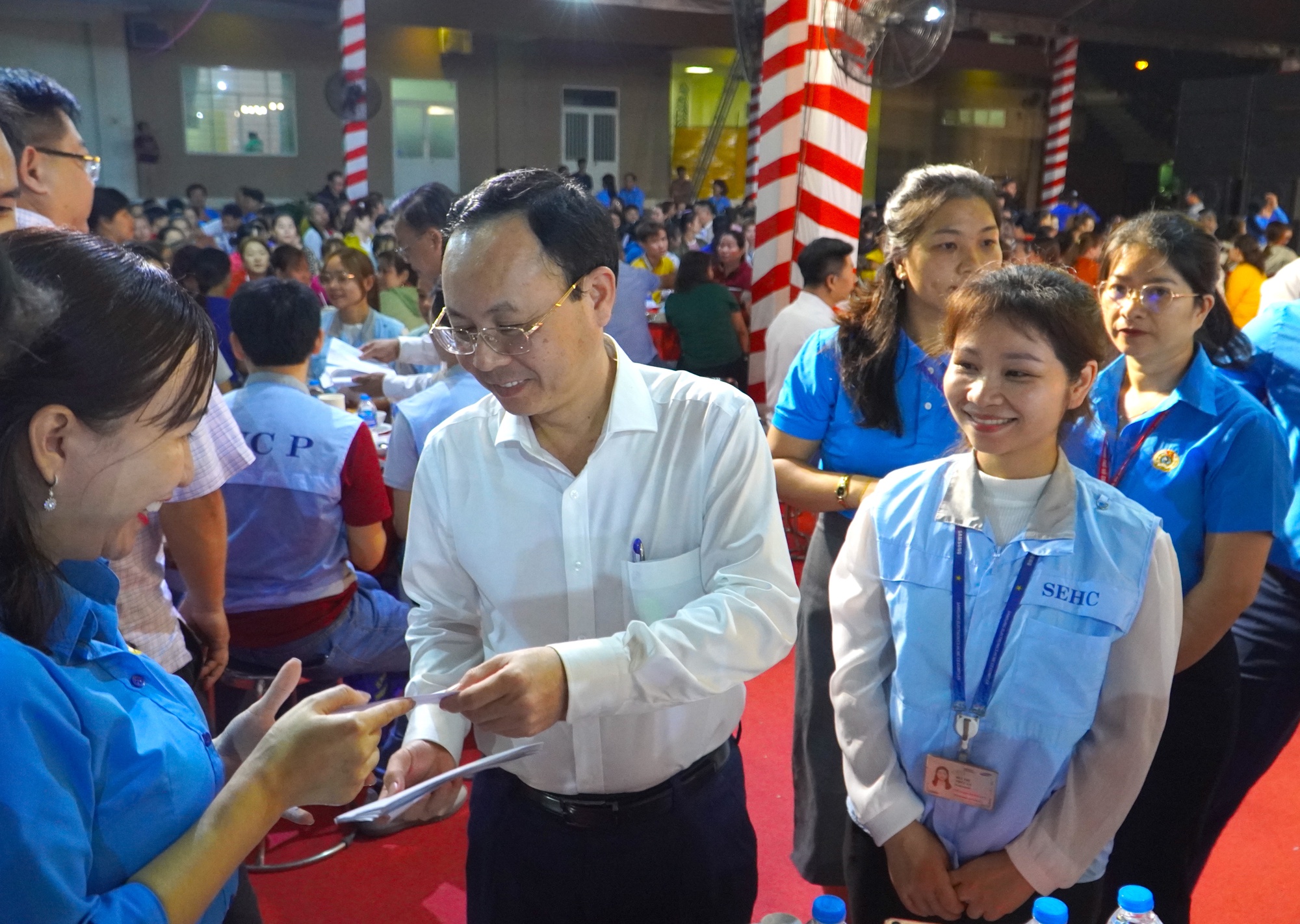Đêm cuối năm ấm áp của công nhân, người lao động tại TP HCM