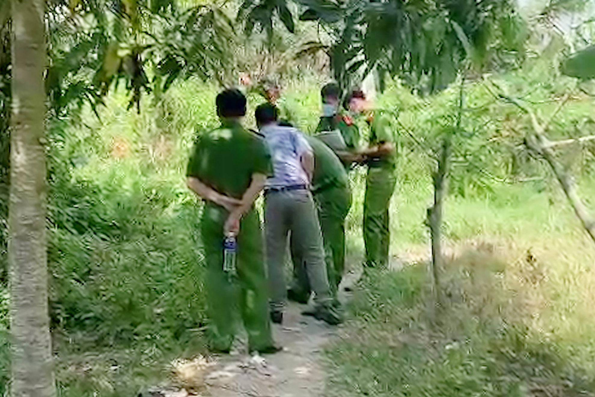 B&ecirc;nh mẹ, con trai bị cha ruột đ&acirc;m tử vong - Ảnh 3.