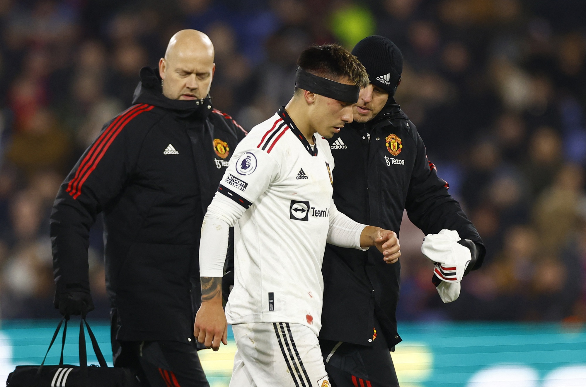 Đứt mạch 9 trận thắng, Man United vuột ng&ocirc;i nh&igrave; bảng Ngoại hạng Anh - Ảnh 2.
