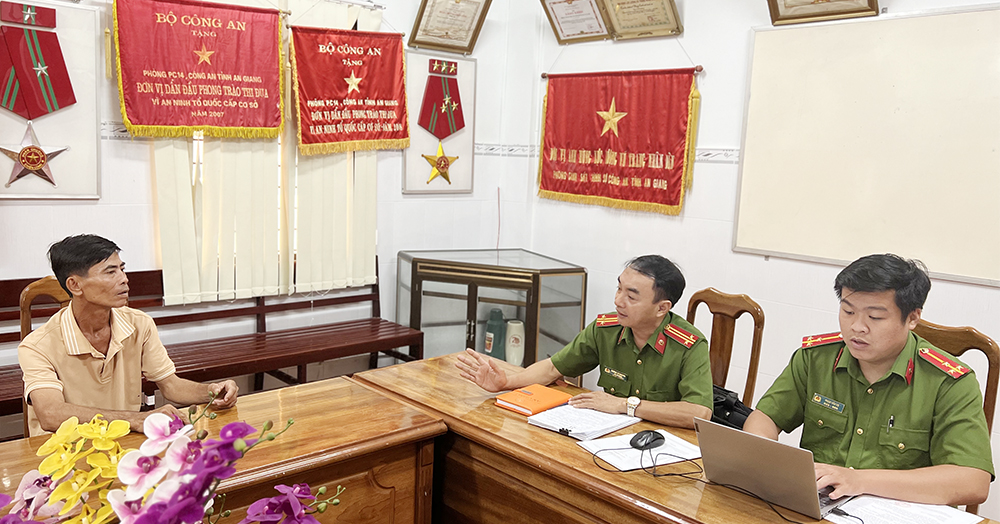 B&ecirc;nh mẹ, con trai bị cha ruột đ&acirc;m tử vong - Ảnh 1.