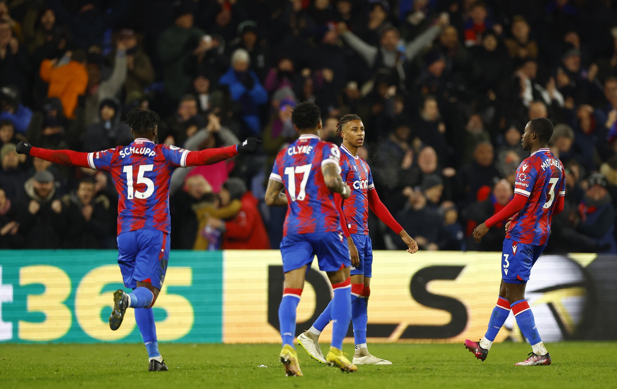 Đứt mạch 9 trận thắng, Man United vuột ng&ocirc;i nh&igrave; bảng Ngoại hạng Anh - Ảnh 8.
