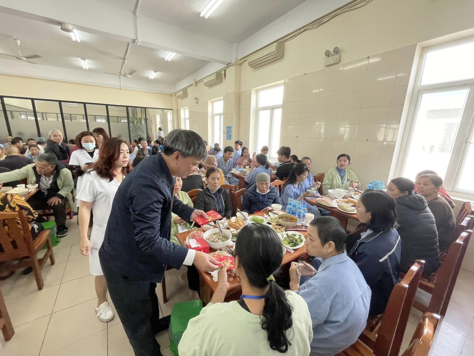 Bệnh nhân phải ăn Tết bệnh viện sẽ được chăm sóc thế nào? - Ảnh 3.