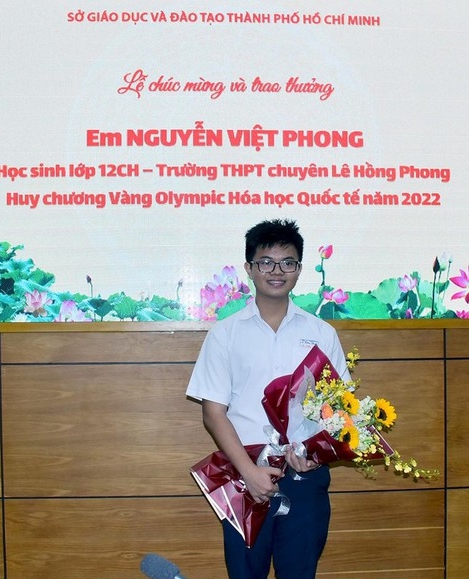Nguyễn Việt Phong v&agrave; 5 giờ nghẹt thở thi Olympic h&oacute;a học quốc tế - Ảnh 3.