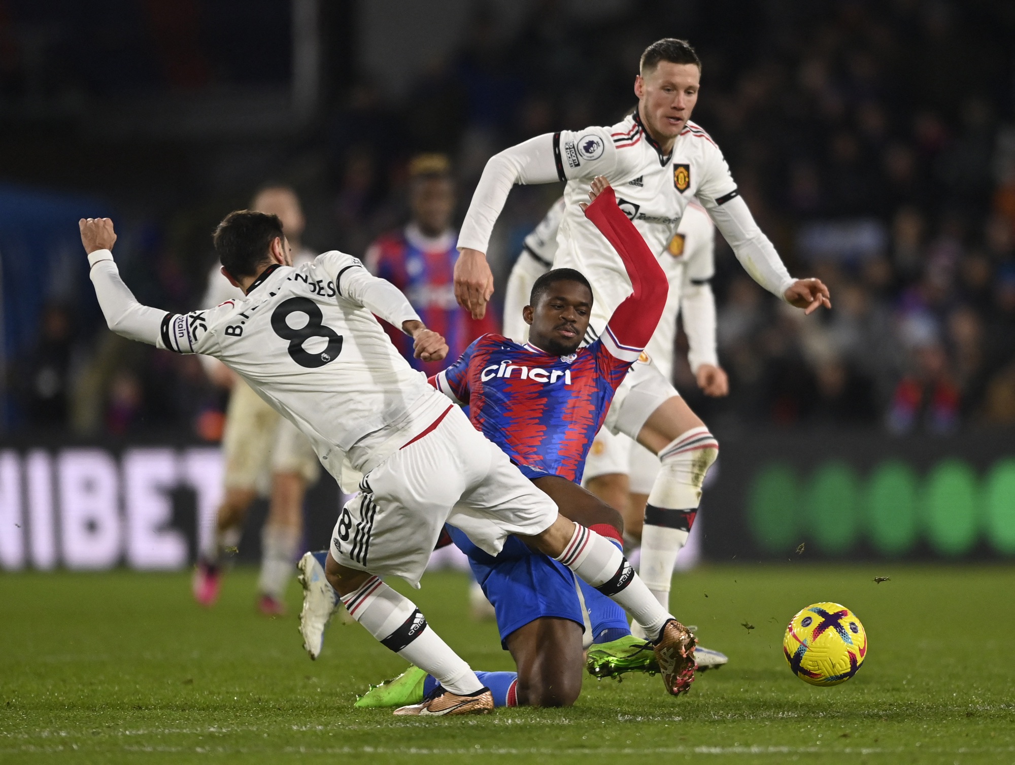 Đứt mạch 9 trận thắng, Man United vuột ng&ocirc;i nh&igrave; bảng Ngoại hạng Anh - Ảnh 3.