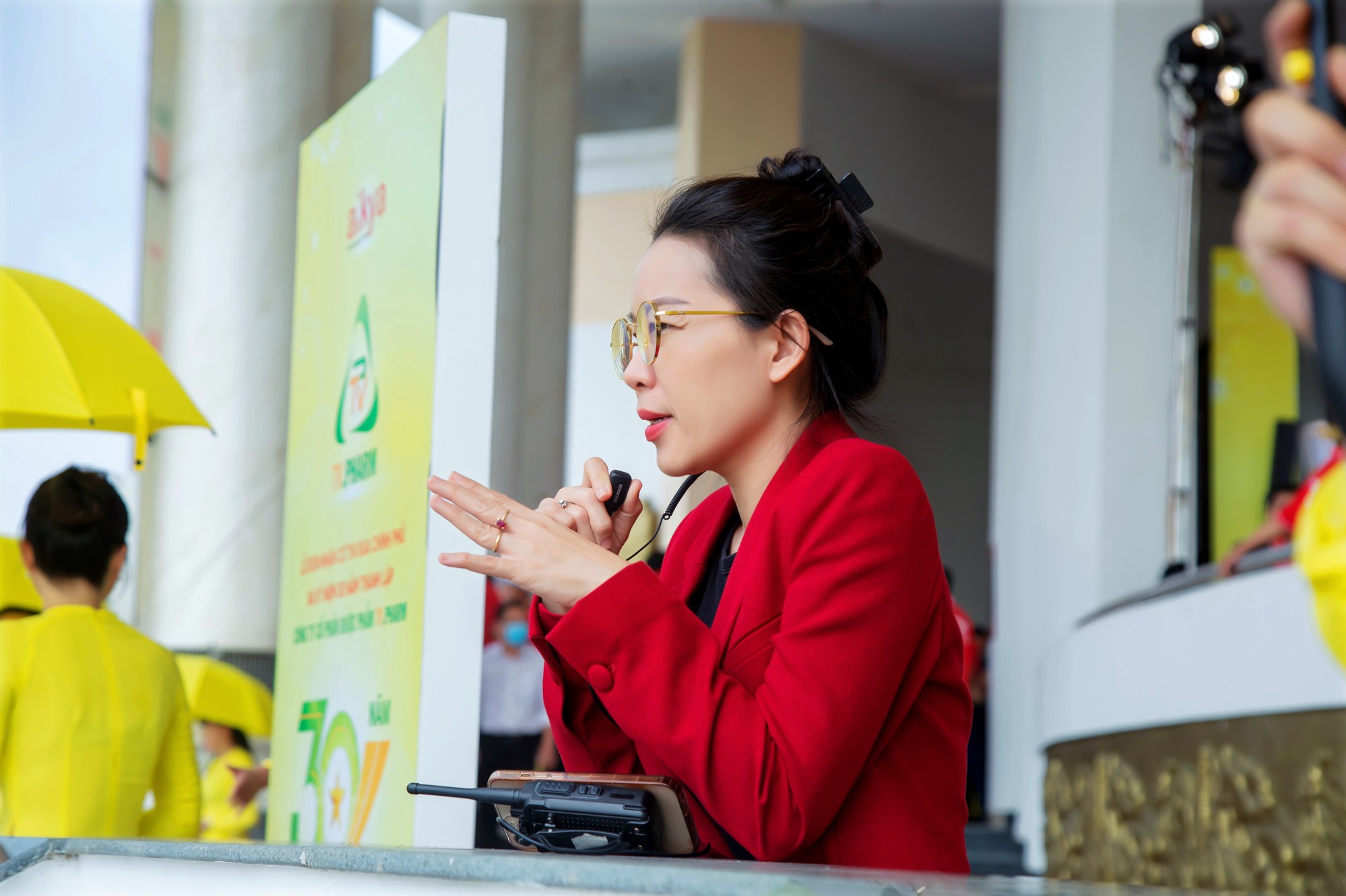 Quỳnh Thư: người phụ nữ quyền lực ở s&acirc;n khấu đi l&ecirc;n từ b&aacute;n v&eacute; số - Ảnh 3.