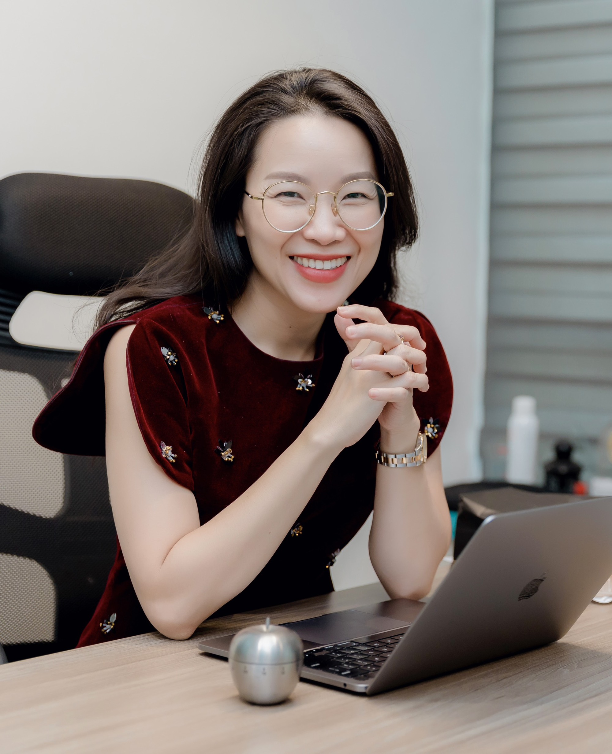 Quỳnh Thư: người phụ nữ quyền lực ở s&acirc;n khấu đi l&ecirc;n từ b&aacute;n v&eacute; số - Ảnh 6.