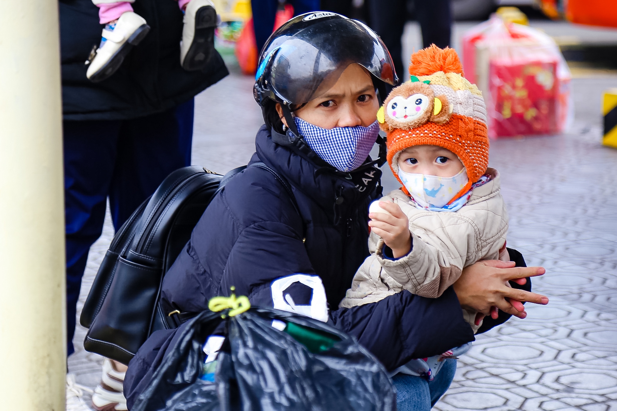 Người d&acirc;n về qu&ecirc;, bến xe nhộn nhịp ng&agrave;y cận Tết - Ảnh 12.