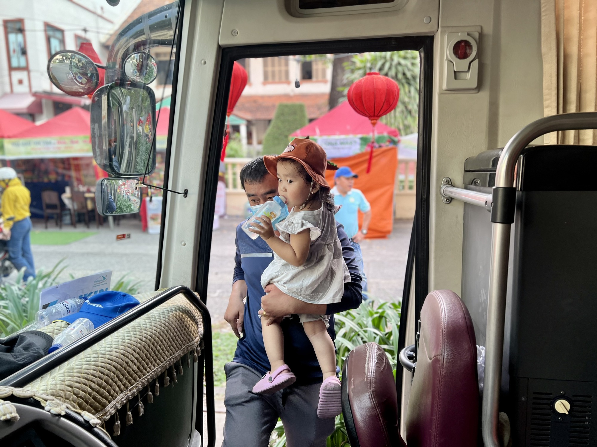 Những chuyến xe nghĩa t&igrave;nh - Ảnh 3.