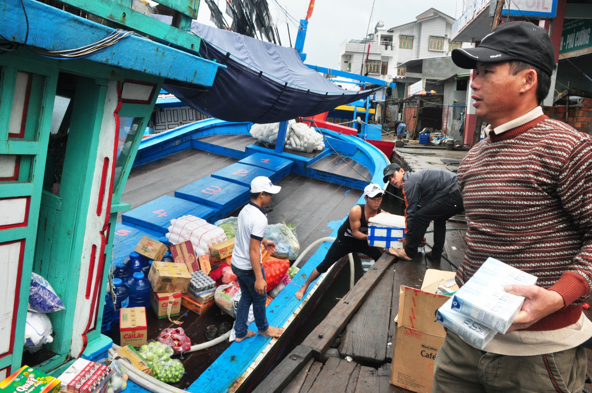 Ngư dân Quảng Ngãi vươn khơi bám biển xuyên Tết