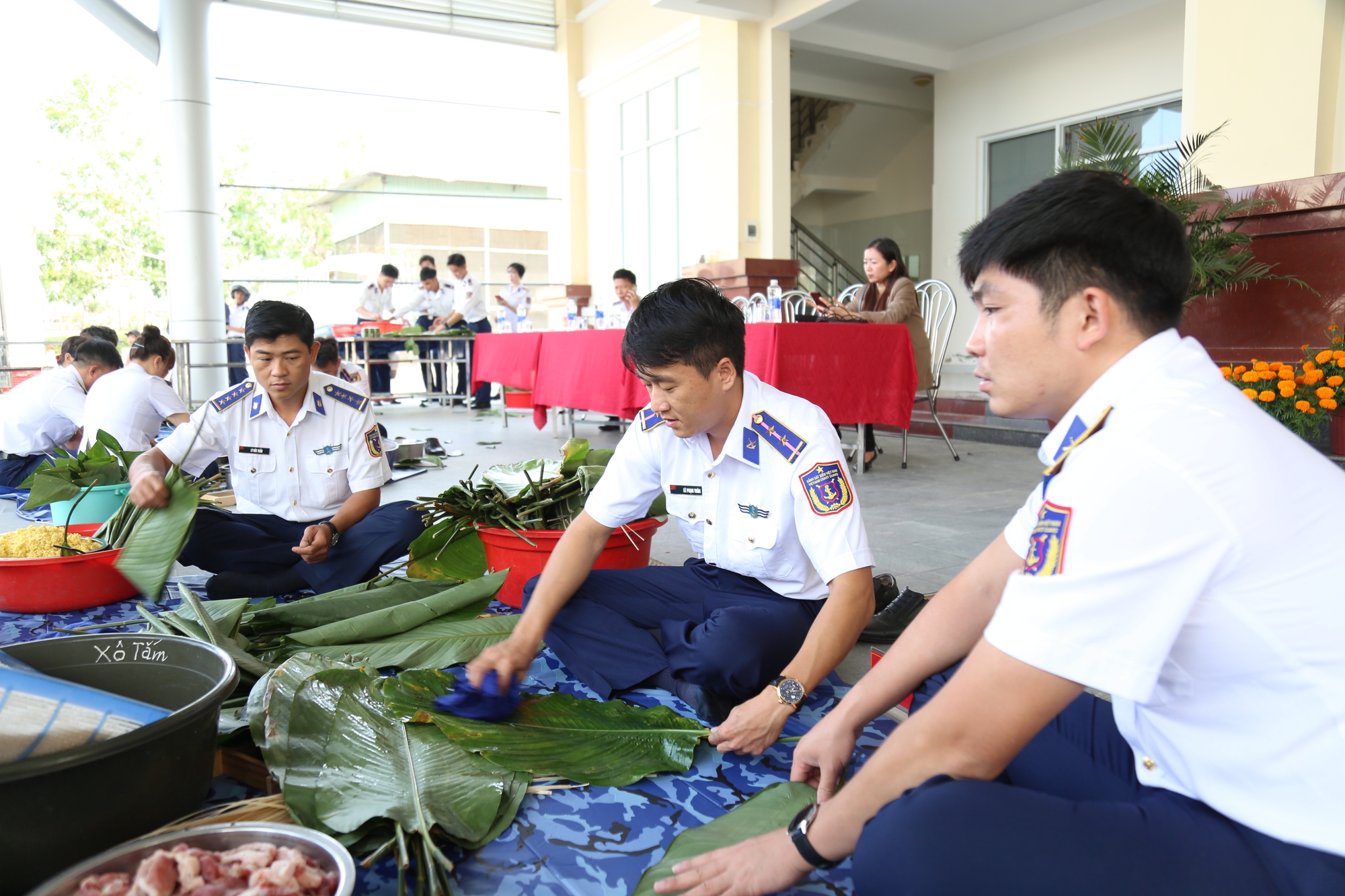 Cảnh sát biển ở Phú Quốc tranh tài gói bánh chưng xanh - Ảnh 6.