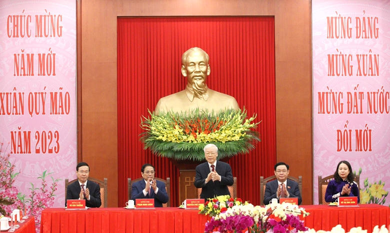 Tổng B&iacute; thư Nguyễn Ph&uacute; Trọng ch&uacute;c Tết l&atilde;nh đạo, nguy&ecirc;n l&atilde;nh đạo Đảng, Nh&agrave; nước - Ảnh 2.